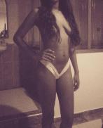 hermosa morena extrovertida y muy ardiente hombres solventes